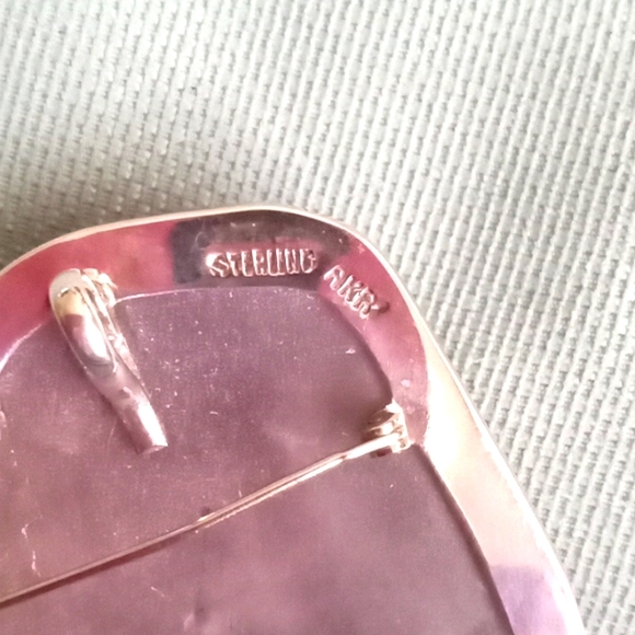 ARTIST MADE CARVED AMETHYST, IRRADIATED PEARL AND CHAROITE PIN/PENDANT - Picture 5 of 10